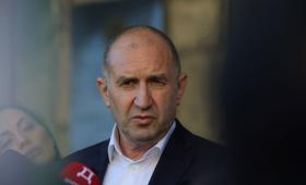 Πολιτική ανατροπή στη Βουλγαρία με σαρωτική νίκη Ράντεφ - Η επόμενη μέρα