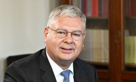 HELLENiQ ENERGY: Το γεωπολιτικό crash test και η μάχη για diesel, jet fuel και ρεύμα