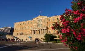 Τα μέτρα στήριξης που φέρνει το υπερπλεόνασμα του 2025 - Τα σενάρια που βρίσκονται στο τραπέζι