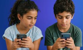 «Ψηφιακή ασπίδα» για τους ανήλικους: Με πλήρη εφαρμογή από το 2027