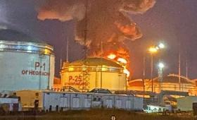 Ρωσία: Πυρκαγιά σε δεξαμενή πετρελαίου στο Νοβοροσίσκ ύστερα από επίθεση ουκρανικών drones