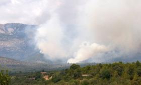Μαίνονται τρεις πυρκαγιές στη νότια Γαλλία - Στάχτη 12.100 στρέμματα