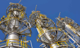 UBS για Motor Oil: Σενάριο για EBITDA 849 εκατ. ευρώ και νέο ιστορικό ρεκόρ
