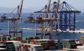 Αναθέρμανση στη διακίνηση containers για το λιμάνι του Πειραιά