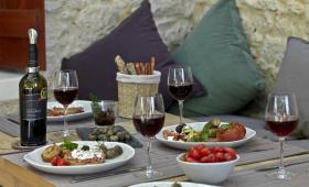 ΥΠΑΑΤ: Ο οινοτουρισμός στις προτεραιότητες της στρατηγικής για τον πρωτογενή τομέα