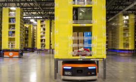 Amazon: Τα ρομπότ στις αποθήκες «πιάνουν» σε αριθμό τους ανθρώπους