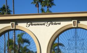 Σκληρή μάχη για την Warner Bros: Εχθρική πρόταση εξαγοράς από την Paramount κόντρα στην Netflix