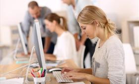 ΟΟΣΑ: 7 στις 10 επιχειρήσεις στην Ελλάδα δηλώνουν δυσκολία στην εξεύρεση προσωπικού