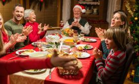 Φέτος το χριστουγεννιάτικο τραπέζι θα «μιλάει» ξένες γλώσσες και θα κοστίσει ακριβά…