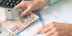 Τέλος στο «φούσκωμα» καταναλωτικών δανείων – Πώς αλλάζει το ταβάνι της οφειλής