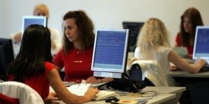 Δημόσιο: Οριζόντια αύξηση 80 ευρώ το μήνα και «δώρο» 500 ευρώ έως το Ιανουάριο του 2028