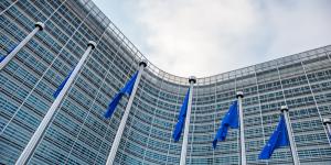 Νέο ενεργειακό πακέτο ΕΕ: 660 δισ. ευρώ επενδύσεις – Τι προβλέπεται για νοικοκυριά και επιχειρήσεις, το «χαρτί» της πυρηνικής ενέργειας