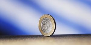 Από τα χαμηλά στα ψηλά το οικονομικό κλίμα στην Ελλάδα – Ανακάμπτει η βιομηχανία, απαισιοδοξία στο λιανεμπόριο