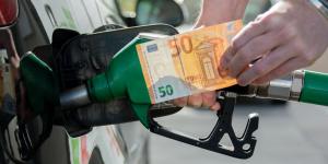 Καύσιμα: Πιέσεις στις τιμές της βενζίνης και του πετρελαίου - Τι πρέπει να κάνουν οι καταναλωτές