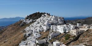 Νέο Χωροταξικό Τουρισμού: Οι νέες «κόκκινες γραμμές» για το περιβάλλον και τι αλλάζει σε ξενοδοχεία, νησιά και επενδύσεις