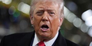 Τραμπ: Αυξάνει στο 15% τους δασμούς σε όλες τις εισαγωγές παγκοσμίως