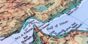 Πετρέλαιο: Πτώση τιμών με τα Στενά του Ορμούζ σε εύθραυστη ισορροπία - Γιατί η αγορά δεν έχει ανοίξει