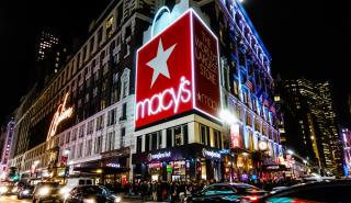 Macy's: «Λουκέτο» σε 5 καταστήματα και 2.350 απολύσεις εργαζομένων