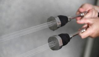 Κρύο ντους: Τα οφέλη και οι κίνδυνοι