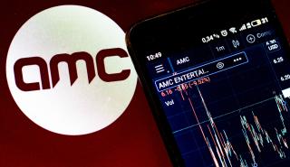 AMC: Πτώση 14% για τη μετοχή - Πουλά μετοχές 250 εκατ. δολαρίων