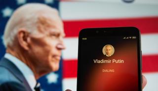 Μπάιντεν και Πούτιν σε νέα τηλεφωνική συνομιλία - Πιέσεις στο ρούβλι και το πετρέλαιο