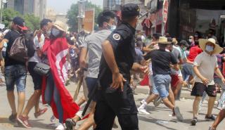 Τυνησία: Ο Πρόεδρος ανέστειλε το Κοινοβούλιο, απέπεμψε τον πρωθυπουργό