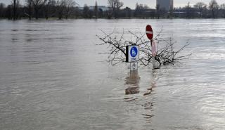 Ρωσία - πλημμύρες: Το ύψος του νερού συνεχίζει να αυξάνεται, πόλεις απειλούνται