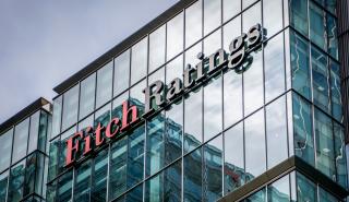 Σταθερή η αξιολόγηση της Ελλάδας από τη Fitch - Στο 5,5% η ανάπτυξη φέτος - Τι λέει για χρέος και «Ηρακλή»