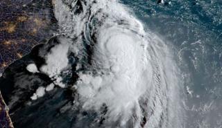 Ο τυφώνας Χένρι κατευθύνεται στην ανατολική ακτή των ΗΠΑ