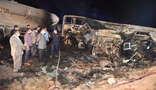 Δώδεκα άνθρωποι σκοτώθηκαν σε ανατροπή λεωφορείου στο Σουέζ