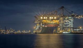 Σύμπραξη της Maersk με startup του Μπάφετ για «πράσινα» καύσιμα