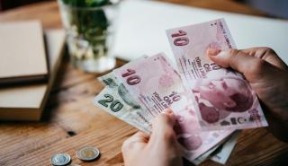 Σε νέα περιπέτεια η τουρκική λίρα μετά την ξαφνική μείωση του επιτοκίου 