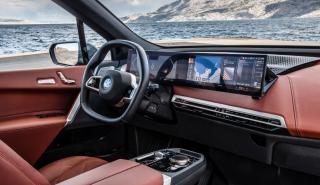 Η BMW υποστηρίζει πως «νίκησε» την Mercedes για τις πωλήσεις πολυτελών οχημάτων το 2021