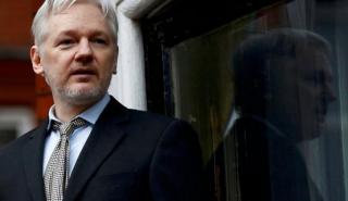 Υπόθεση Ασάνζ: Δημοσιογραφικές ενώσεις ζητούν την απελευθέρωση του ιδρυτή του WikiLeaks