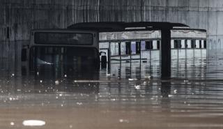ΟΣΥ: Ενημέρωση για το εγκλωβισμένο - πλημμυρισμένο λεωφορείο στην Παραλιακή