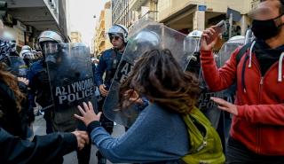Επεισόδια στο κέντρο της Αθήνας - Τρεις αστυνομικοί τραυματίες - Πέντε προσαγωγές (pics)