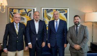 Συνάντηση Δένδια με μέλη της ελληνικής κοινότητας στο Μπαχρέιν