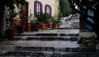 Κακοκαιρία στην Αττική: Προβλήματα από την έντονη βροχόπτωση και τους ισχυρούς ανέμους