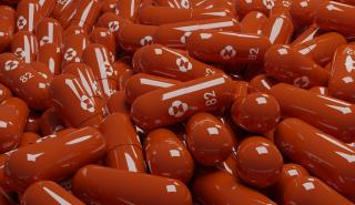 Έρευνα: Τα αντιικά χάπια «δουλεύουν» εξίσου καλά κατά της Όμικρον