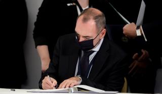Διμερείς σχέσεις και δυνατότητες συνεργασίας σε συνομιλία Κατσανιώτη με τον Αιγύπτιο υπ. Μετανάστευσης
