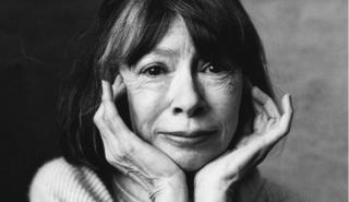 Joan Didion: Έφυγε από τη ζωή η εμβληματική συγγραφέας, στα 87 στης χρόνια