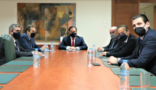 Συνάντηση Γεωργιάδη με ΕΣΕΕ - Προχωρά η κατάργηση των ενδιάμεσων εκπτώσεων