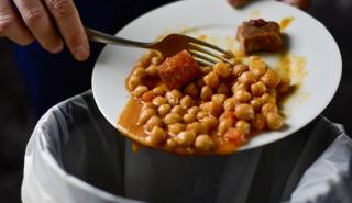 931 τόνοι τροφίμων παγκοσμίως καταλήγουν στα σκουπίδια