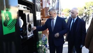 Περ. Αττικής: Υπεγράφησαν οι συμβάσεις για την προμήθεια εξοπλισμού ανακύκλωσης στους Δήμους της Αττικής