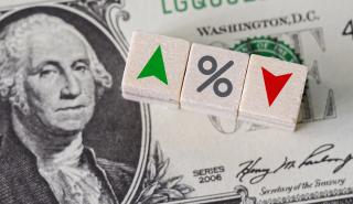 Ο Μπιλ Άκμαν ζητά «σοκ και δέος» για την αύξηση των επιτοκίων της Fed