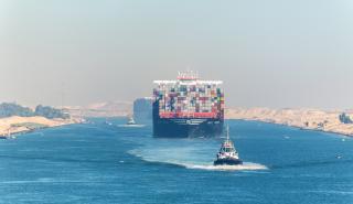Ερυθρά Θάλασσα: Τα έσοδα της Αιγύπτου από τη Διώρυγα του Σουέζ «μειώθηκαν έως 50%» το 2024