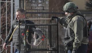 Ουκρανία: Βρετανοί δημοσιογράφοι του Sky News δέχτηκαν επίθεση από πυρά έξω από το Κίεβο