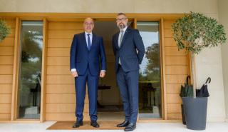 «Εποικοδομητική συζήτηση» Δένδια με Αυστραλό πρέσβη «για τους ισχυρούς δεσμούς Ελλάδας και Αυστραλίας»