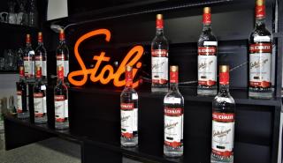 Η Stolichnaya γίνεται Stoli για να τονίσει ότι είναι 100% μη ρωσική βότκα