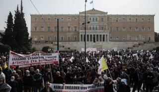 Σε εξέλιξη οι απεργιακές συγκεντρώσεις στο κέντρο της Αθήνας - Πού έχει διακοπεί η κυκλοφορία